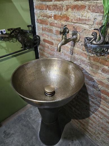 Brass sink code BS40H16 size wide 400 mm. high 160 mm.